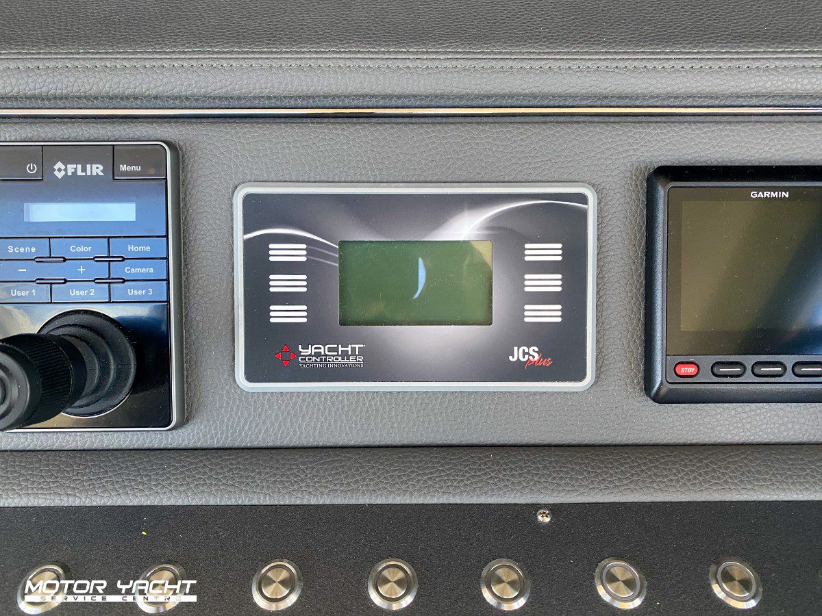 gallery-yacht-controller-001