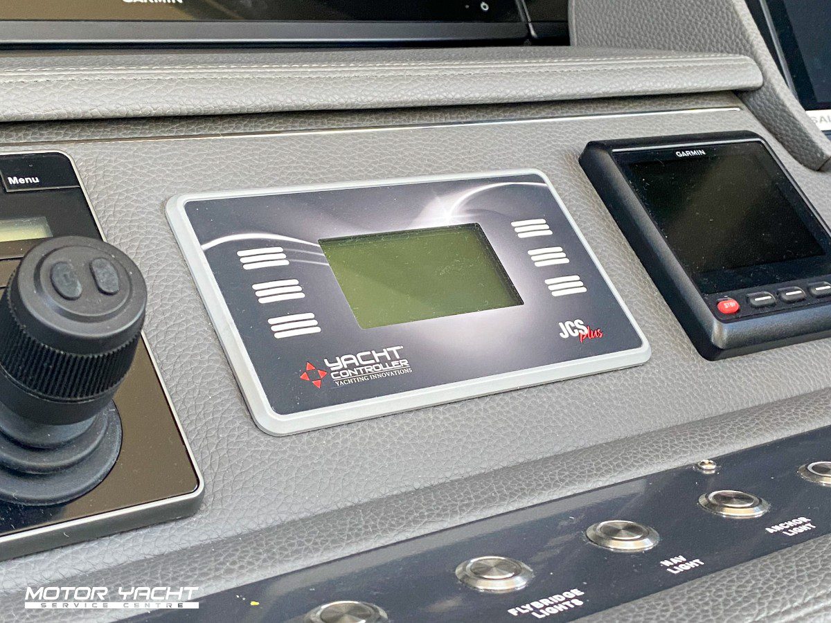 gallery-yacht-controller-002