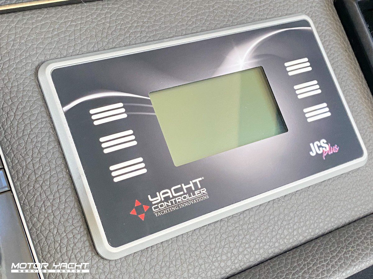 gallery-yacht-controller-003
