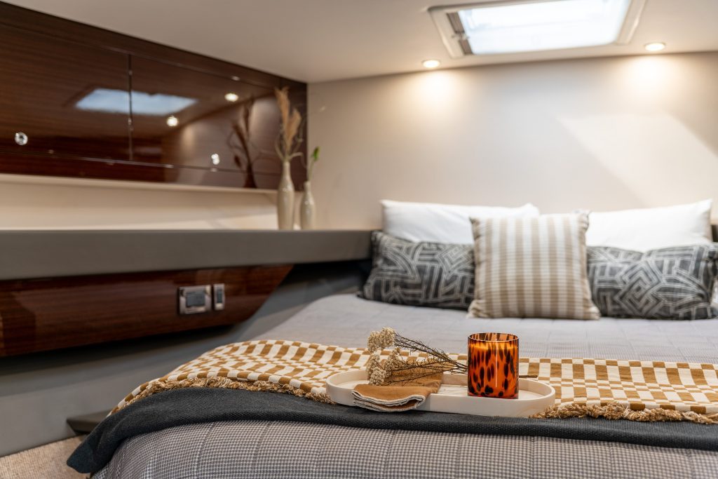 _DSC2907-HDR Maritimo S51 Auckland Forward VIP Cabin