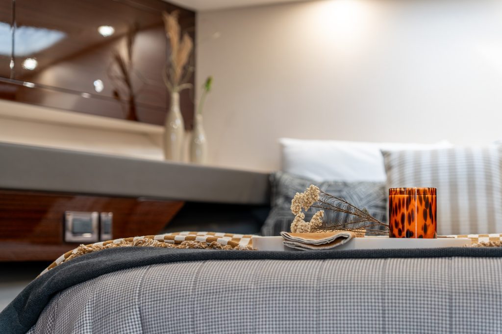 _DSC2916-HDR Maritimo S51 Auckland Forward VIP Cabin