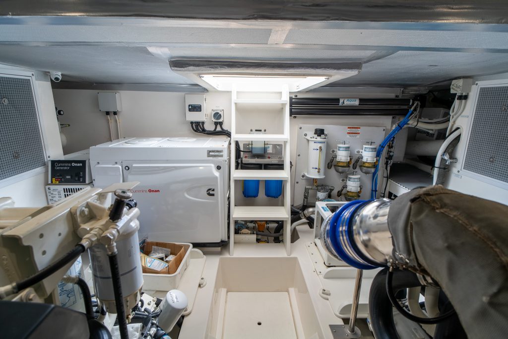 _DSC3075-HDR Maritimo S51 Auckland Volvo D-11 725HP